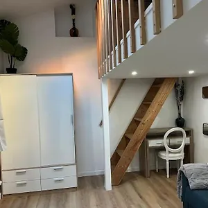 : Charmant 2 Pièces Au Calme Appartamento