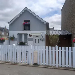 Gite The Georgette House Pontorson
